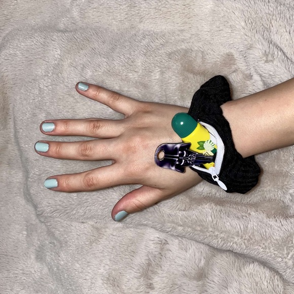 Zipper scrunchie - Picture 2 of 3